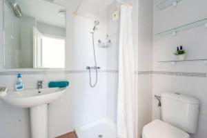 Koupelna v ubytování 89-Penthouse Apartment with Stunning Views, Fuengirola