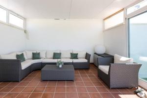 Posezení v ubytování 89-Penthouse Apartment with Stunning Views, Fuengirola