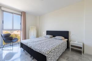 Postel nebo postele na pokoji v ubytování 89-Penthouse Apartment with Stunning Views, Fuengirola