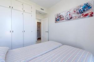 Postel nebo postele na pokoji v ubytování 89-Penthouse Apartment with Stunning Views, Fuengirola
