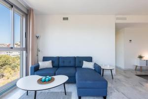 Posezení v ubytování 89-Penthouse Apartment with Stunning Views, Fuengirola