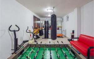 Fitness centrum a/nebo fitness zařízení v ubytování Beautiful Home In Makarska With Sauna