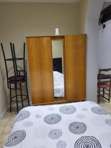 Posteľ alebo postele v izbe v ubytovaní STUDIO DONDAINES + 4 fotografie