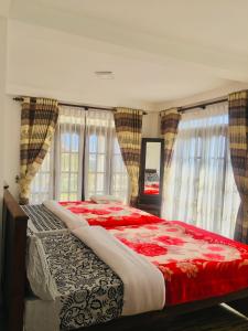 Postel nebo postele na pokoji v ubytování travellers nest inn