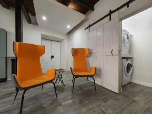 A seating area at SDL luxury home Al Pavone
