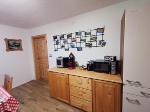 Kuchyň nebo kuchyňský kout v ubytování Apartment Auszeit mit Küche viel Ruhe und Natur