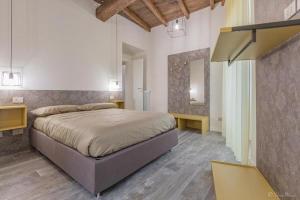 A bed or beds in a room at SDL luxury home Al Pavone