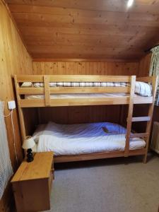 Postel nebo postele na pokoji v ubytování Chalet traditionnel avec jacuzzi extérieur