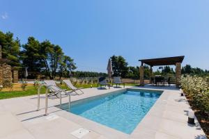 The swimming pool at or close to SaniStoneVillas