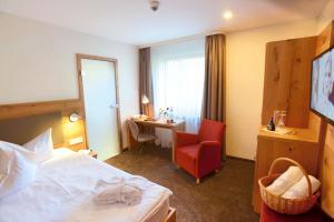 Postel nebo postele na pokoji v ubytování Hotel Grüner Wald