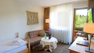 Postel nebo postele na pokoji v ubytování Hotel Grüner Wald