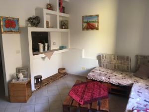 a living room with a couch and a coffee table at GIARDINI VERDI Intero appartamento in Muravera