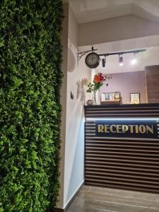 a green wall in a room with a garage at Kamelia guest rooms in Kazanlŭk