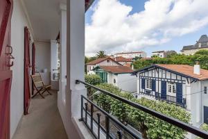 Balkón alebo terasa v ubytovaní Exceptionnel 3 pièces art déco en dernier étage avec garage privé centre Biarritz