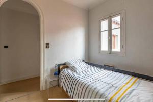 Posteľ alebo postele v izbe v ubytovaní Exceptionnel 3 pièces art déco en dernier étage avec garage privé centre Biarritz