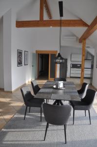 a dining table and chairs in a living room at Schnurs Ferienwohnung in Römerberg