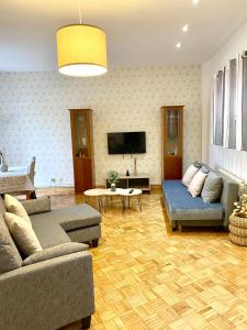 a living room with two couches and a tv at Apartamento Madrid Centro in Madrid