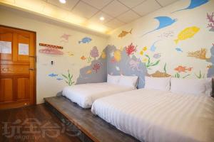 Giường trong phòng chung tại Lu Dao Homestay
