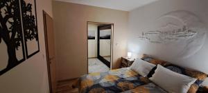 A bed or beds in a room at Apartman Alma