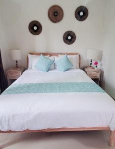 Una cama o camas en una habitación de Your Secret Garden Villa - Melasti Beach!