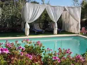 Bazén v ubytování Morphée Valdareina, PISCINE CHAUFFEE, Bénagil-Carvoeiro nebo v jeho okolí