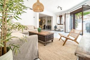 Posezení v ubytování GC - Spacious flat in Golden beach Marbella