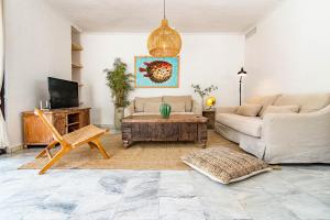 TV a/nebo společenská místnost v ubytování GC - Spacious flat in Golden beach Marbella