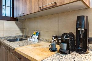 Kuchyň nebo kuchyňský kout v ubytování GC - Spacious flat in Golden beach Marbella