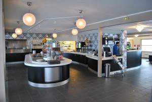 Lounge nebo bar v ubytování Tjeldsundbrua Hotel