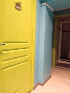 a yellow door in a room with a window at Jonquille Chic La Piccola Venezia in Vrécourt