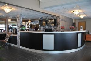 a bar in a restaurant with a counter at Tjeldsundbrua Hotel in Evenskjer
