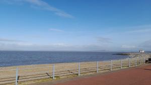 Gallery image of Bay Breeze - Morecambe 20 metres from Beach in Bare for 5 in Morecambe