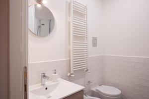 A bathroom at San Liborio bed and breakfast Még 32 kép