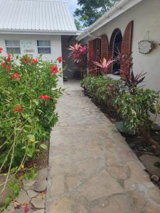 A garden outside Harbour View House Villa