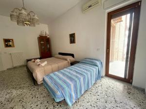 Säng eller sängar i ett rum på Il Cavalluccio Marino Room Sea View