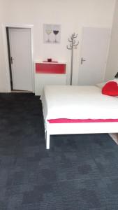 Postel nebo postele na pokoji v ubytování Apartmány Karlštejn