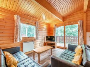 a living room with a couch and a tv in a cabin at Holly Lodge - Uk37185 in Legbourne