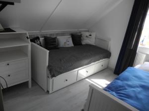 Postel nebo postele na pokoji v ubytování Perle am Ijsselmeer mit eigenem Tretboot