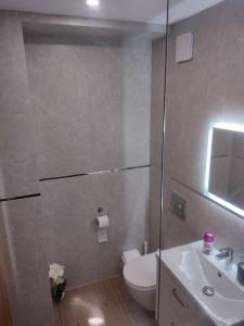 Kúpeľňa v ubytovaní A, Starówka mikroapartament Miodova