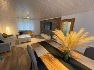 Posezení v ubytování Ferienwohnung bei Bad Ems im Lahntal