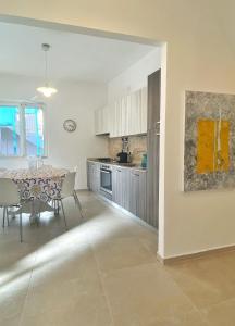 a kitchen and dining room with a table and chairs at COMFORTABLE SEA HOLIDAYS AND WALKS in Moneglia