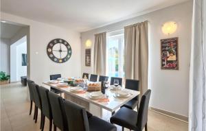 Fotografie z fotogalerie ubytování Cozy Home In Naselje Muzini With Sauna v destinaci Tomišići
