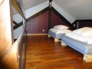 Кровать или кровати в номере Strasbourg centre studio+mezzanine au calme