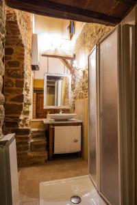 A bathroom at San Lazzo Luxury Room - ROOM & PERSONAL SPA