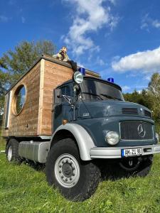 Fotografie z fotogalerie ubytování Zinipi Lodge am Oldtimer am Demeterhof bei Amberg v destinaci Ursensollen