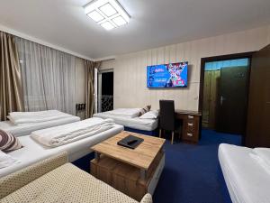 Postel nebo postele na pokoji v ubytování Hotel Austria