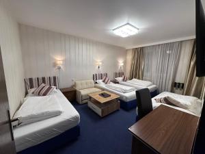 Postel nebo postele na pokoji v ubytování Hotel Austria