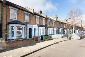 Fotografie z fotogalerie ubytování Cozy 4 bedroom home in Hackney, London v Londýně