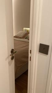 Posteľ alebo postele v izbe v ubytovaní APPARTEMENT PARIS - LOUVRE & RIVOLI