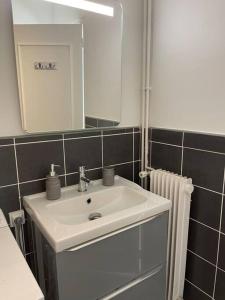 Fotografia z galérie ubytovania Le Niel - Spacieux - WIFI - Parking gratuit 19h-7h v destinácii Clermont-Ferrand